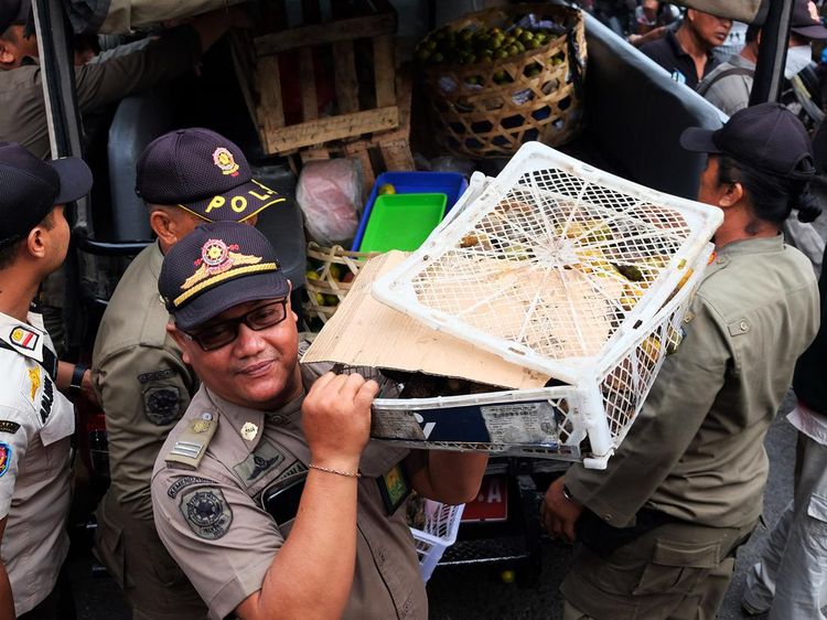 Satpol PP Denpasar Tertibkan Pedagang di Atas Trotoar