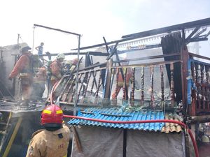 Rumah di Dupak Timur Surabaya Hangus Terbakar Diduga Korsleting Listrik