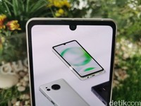 Sharp Aquos Sense8