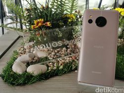 Penampakan Sharp Aquos Sense8, Minimalis dan Tahan Banting