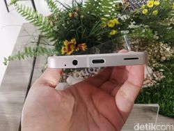 Penampakan Sharp Aquos Sense8, Minimalis dan Tahan Banting