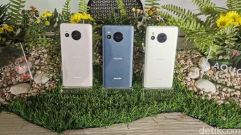 Ada tiga pilihan warna dari Sharp Aquos Sense8 yaitu Ligth Copper, Pale Green dan Cobalt Black. Foto: detikINET/Josina