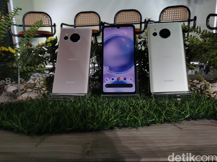 Sharp Aquos Sense8