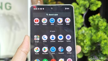 Layar pada perangkat ini bisa mencapai kecerahan puncak 1.300 nits. Selain itu Aquos Sense8 juga memiliki fitur Blue Reduction yang bisa mengurangi paparan sinar biru sampai 50%. Foto: detikINET/Josina