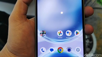 Sharp Aquos Sense8 mengusung layar IGZO OLED berukuran layar 6,1 inch resolusi HD plus 2340x 1080, didukung dengan refresh rate 90 Hz - 180 Hz serta tingkat kecerahan hingga 1300 nits.(Foto: detikINET/Josina)