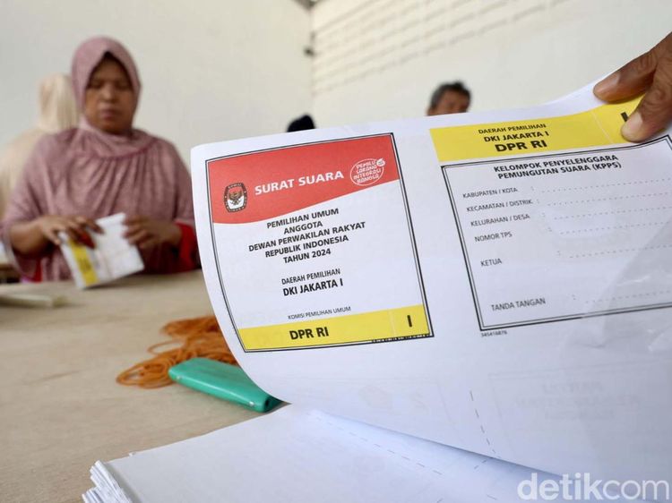 Sortir dan Lipat Surat Suara KPUD DKI Capai 62,55 Persen