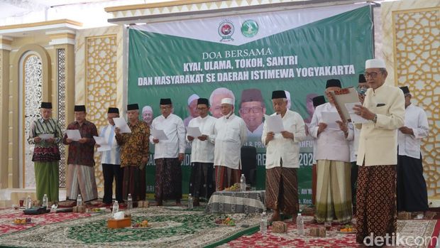 Suasana deklarasi dukungan para Kiai NU terhadap pasangan Ganjar-Mahfud di Pilpres 2024, Selasa (16/1/2024). Deklarasi ini digelar di Ponpes An-Nur, Sewon, Bantul.