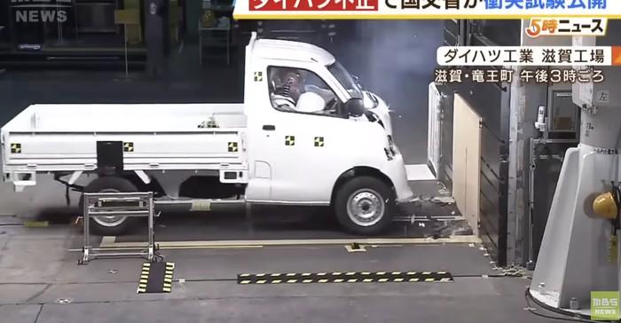 Tes Tabrak Daihatsu Gran Max di Jepang