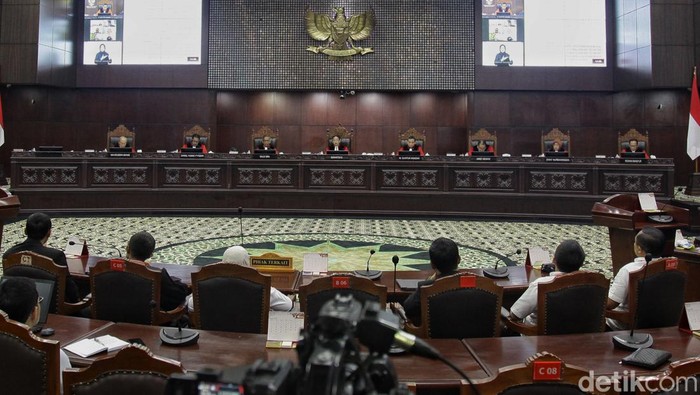 Tok! MK Tolak Uji Formil Syarat Usia Capres Tok! MK Tolak Uji Formil Syarat Usia Capres