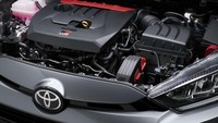 Gazoo Racing menyebut, perangkat lunak pada kontrol transmisi telah dioptimalkan untuk berkendara yang sporty. Sistem ini bisa mendeteksi perilaku pengemudi menginjak rem dan mengoperasikan pedal gas, sehingga bisa menuntun pengemudi melakukan perpindahan transmisi seperti seorang pebalap profesional. Foto: Dok. Toyota