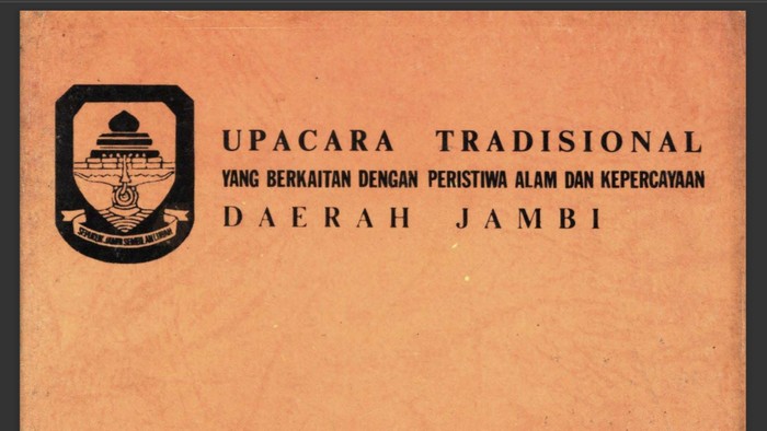Upacara tradisional daerah Jambi.