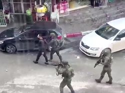 Momen Militer Israel Gunakan Warga Palestina sebagai Tameng