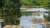 Warga di daerah tersebut yang hendak menuju Rangkasbitung dan Sajira lebih memilih menyeberangi Bendungan Karian dengan menyewa perahu eretan dengan tarif Rp10 ribu per sepeda motor sebagai jalur alternatif guna mempersingat waktu tempuh.
