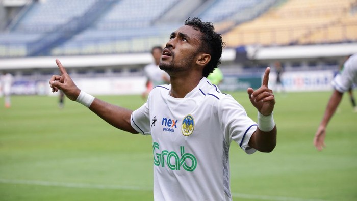 Winger PSIM Jogja, Ari Maring.
