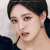 Sejak debut pada 2019, Yuna ITZY sudah memegang posisi visual dalam grupnya. Tak hanya itu, Yuna kerap menjadi perbincangan di Korea Selatan karena memiliki bentuk tubuh hourglass yang membuat wanita iri. Foto: Instagram