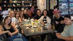 Keseruan Andhara Early saat Ajak Keluarga Besar Makan di Restoran