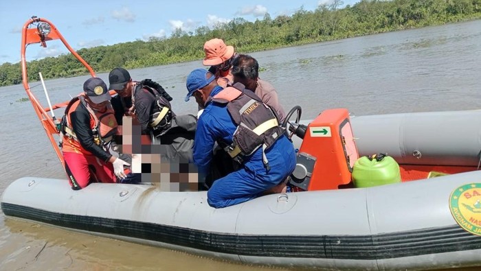 Tim SAR gabungan telah menemukan satu penumpang speedboat yang terbakar di sungai antara kampung Asgon dan kampung Fos, Kabupaten Asmat, Papua Selatan.