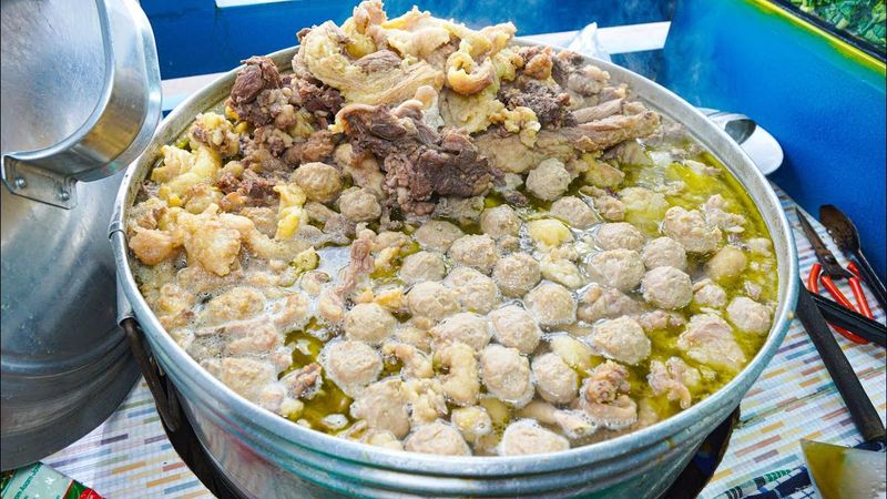 Seporsi bakso seharga Rp 70 ribu menuai perdebatan karena terlalu mahal