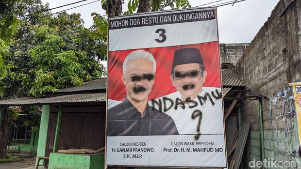 Baliho Ganjar-Mahfud Tulungagung dicoreti 'Ndasmu'