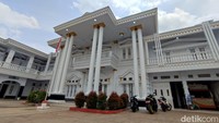 Terdapat ruang staf, perangkat desa, ruang rapat, ruang BPD, ruang kepala desa, aula dan juga ruang karang taruna. (Foto: Dadang Hermansyah/detikJabar)
