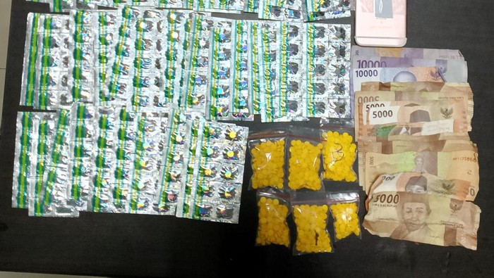 Barang bukti obat keras yang diedarkan di Subang