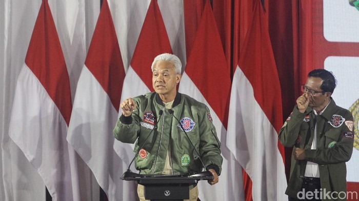 Tiga pasangan capres-cawapres, Anies Baswedan-Muhaimin Iskandar, Prabowo Subianto-Gibran Rakabuming Raka, dan Ganjar Pranowo-Mahfud MD memaparkan program antikorupsi. Hal tersebut berlangsung dalam acara Penguatan Antikorupsi Berintegritas (Paku Integritas) untuk capres-cawapres 2024 di gedung KPK, Jakarta, Rabu (17/1/2024).