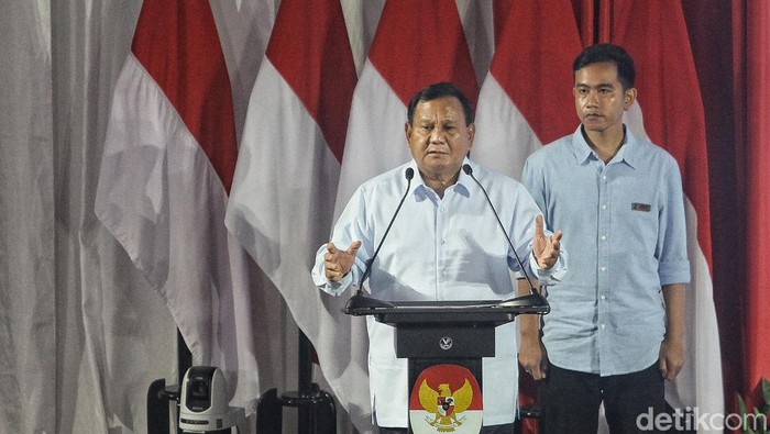 Tiga pasangan capres-cawapres, Anies Baswedan-Muhaimin Iskandar, Prabowo Subianto-Gibran Rakabuming Raka, dan Ganjar Pranowo-Mahfud MD memaparkan program antikorupsi. Hal tersebut berlangsung dalam acara Penguatan Antikorupsi Berintegritas (Paku Integritas) untuk capres-cawapres 2024 di gedung KPK, Jakarta, Rabu (17/1/2024).