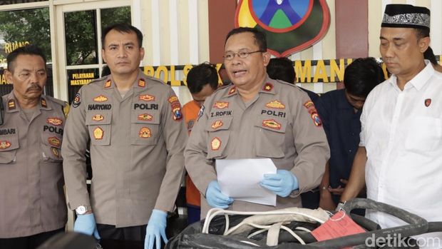 Cleaning service berkomplot curi kabel AC apartemen 88 avenue Surabaya.