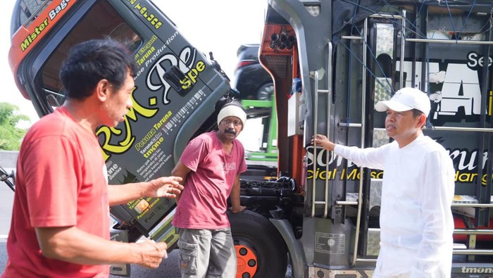 Dedi Mulyadi dicurhati sopir truk.