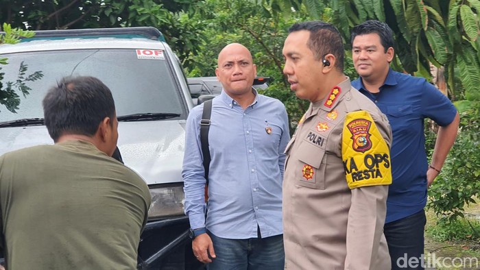 Foto: Kapolresta sat berkunjung ke rumah korban (Raja Adil Siregar)
