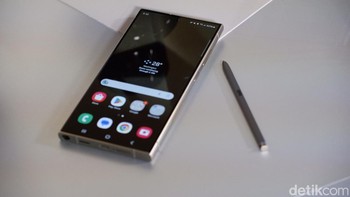 Galaxy S24 Ultra masih dibekali S Pen. Foto: Adi Fida Rahman/detikINET