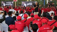 Capres nomor urut 3 itu meminta pendukung mensosialisasikan programnya kepada masyarakat dengan baik.