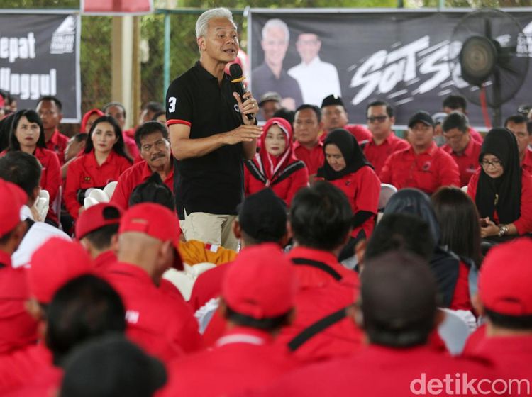 Momen Ganjar Bakar Semangat Pendukung di Kendal