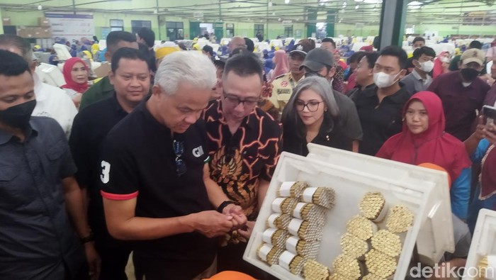 Ganjar kunjungi pabrik tembakau di Kendal, Jawa Tengah.