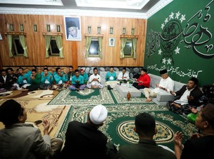 Momen Ganjar Sowan & Menginap di Ndalem Gus Abu Khoir Batang