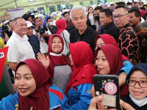 Ganjar Temui Buruh Perempuan di Kendal