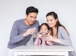 10 Manfaat Minum Air Putih Bagi Kesehatan Tubuh, Wajib Tahu!