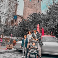 Jessica Iskandar bersama suaminya, Vincent Verhaag dan kedua anak mereka, El Barack dan Don Verhaag, tampak menghabiskan waktu berlibur dengan mengunjungi Turki. Begini potret kebersamaan keempatnya saat berada di Istanbul, Turki. Foto: Instagram/@inijedar