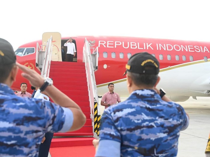 Jokowi bertolak ke IKN (Foto: Kris - Biro Pers Sekretariat Presiden)