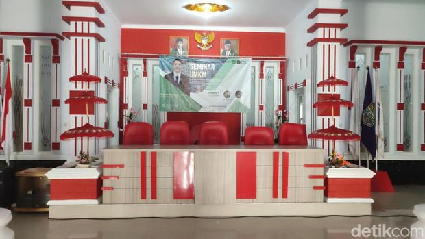 Kantor desa mewah di Ciamis.
