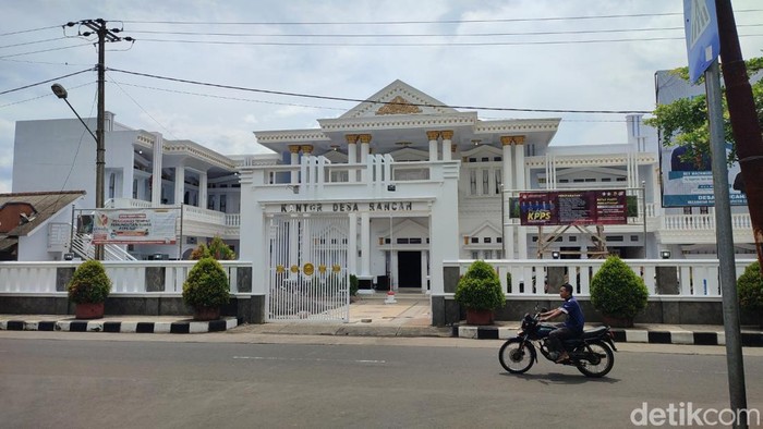 Kantor desa mewah di Ciamis.