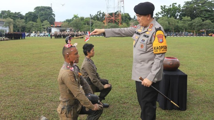 Kapolda Riau Irjen Mohammad Iqbal pimpin Tradisi Pembaretan Bintara Remaja (Baja) untuk Angkatan 49 dan 50 Direktorat Samapta Polda Riau. (Dok. Humas Polda Riau)