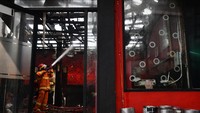 Tidak ada korban jiwa dalam kebakaran yang diduga akibat arus pendek listrik tersebut, karena tempat karaoke yang beroperasi pukul 13.00-03.00 itu sudah tutup tiga jam sebelum terbakar.  