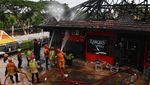 Potret Tempat Karaoke di Madiun Ludes Terbakar