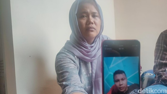 Keluarga tunjukan foto Farhan di Cianjur