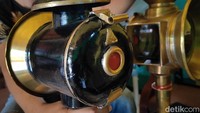Lentera hasil karya perajin asal Pasuruan ini, banyak diminati oleh pemilik delma atau dokar di Pasuruan atau pun daerah lain.