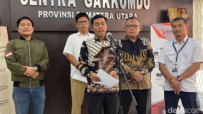Ketua Bawaslu Batu Bara Amin Lubis saat konferensi pers di Bawaslu Sumut. (Foto: Ahsanul Hikmah/detikSumut).