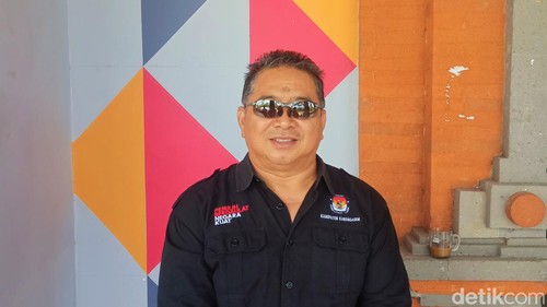 Ketua KPU Kabupaten Karangasem I Putu Darma Budiasa saat ditemui Rabu (17/1/2024). (I Wayan Selamat Juniasa)