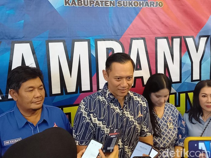 Ketua Umum Partai Demokrat, Agus Harimurti Yudhoyono, saat ditemui wartawan di Gedung Wisma Boga, Kabupaten Sukoharjo, Rabu (17/1/2024).