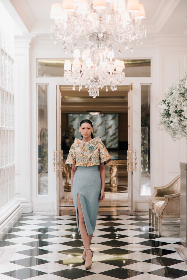 Inilah koleksi Cheongsam Sebastian Gunawan untuk Imlek 2024, yang bertajuk Yu Garden. Kata Yu sendiri bermakna kebahagiaan yang kemudian diinterpretasikan Seba dan Cristina ke dalam 48 look yang beragam. Foto: Dok. Sebastian Gunawan.